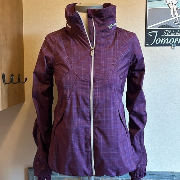 Lululemon Back on Track Jacket in Deep Plum Size 4 - Picture 1 of 9